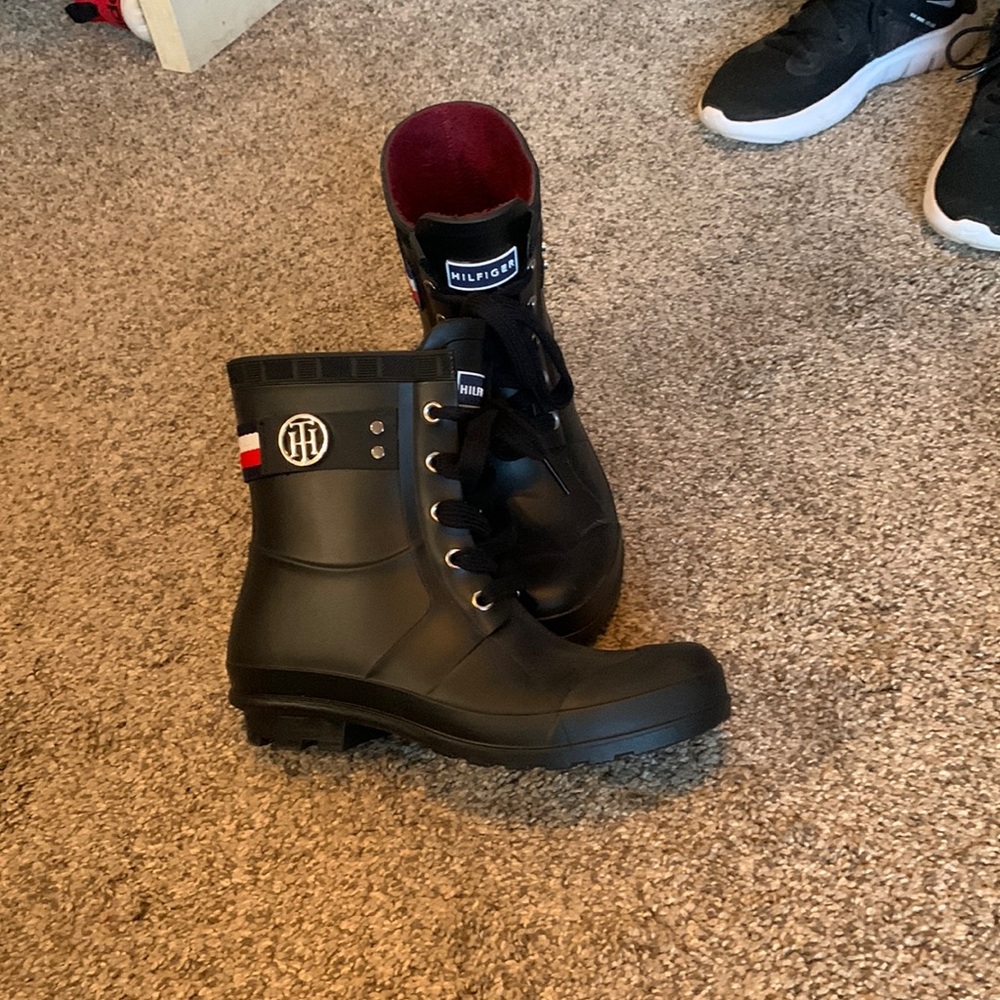 Tommy Hilfiger weather boots